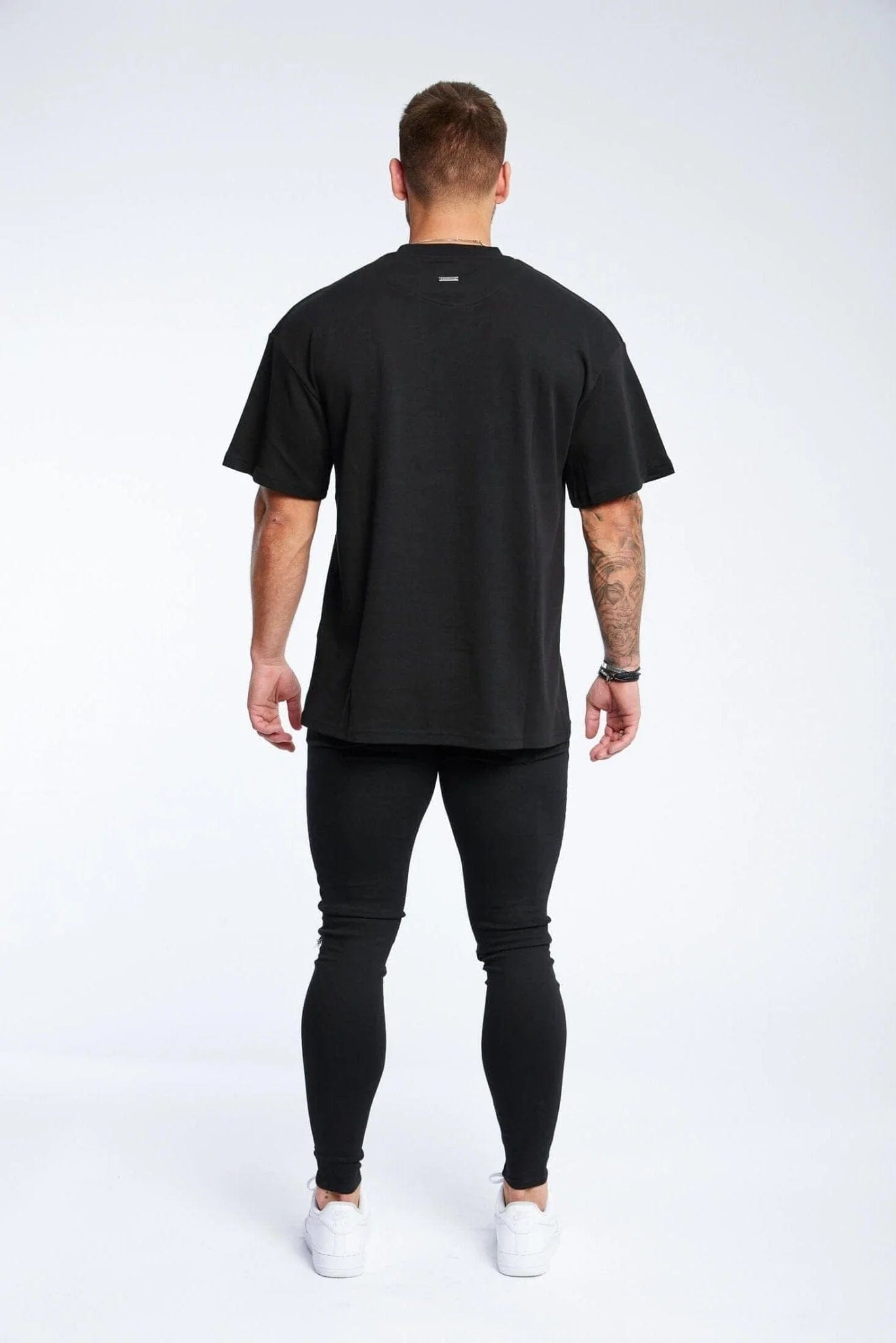 ELEVATE BASICS OVERSIZED T-SHIRT - BLACK