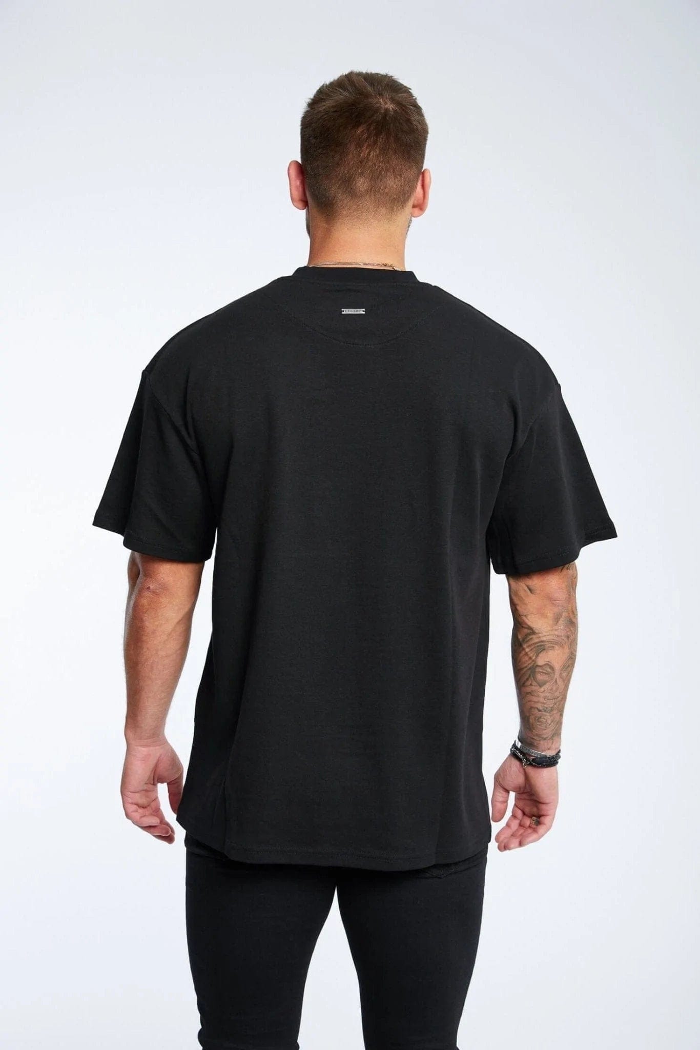 ELEVATE BASICS OVERSIZED T-SHIRT - BLACK